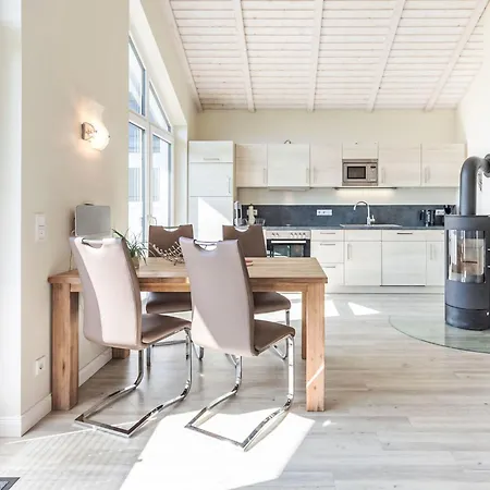 Luv & Lee By Interhome Holiday home